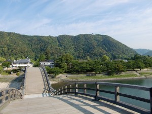 朝の錦帯橋