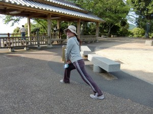 ストレッチに余念の無い奥様